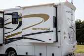 2005 Newmar Scottsdale 3201 Motorhome - Offered without reserve - 8